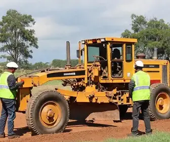 Bauru realiza Treinamento de Operação de Motoniveladora com 40 horas de capacitação Treinamento de Operação de Motoniveladora